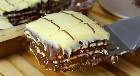 Pavê de chocolate com biscoito maisena perfeito para a sobremesa do fim de semana 2 pavê de chocolate