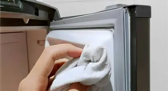 Como limpar borracha da geladeira usando apenas um produto que você tem em casa 3 como limpar borracha de geladeira