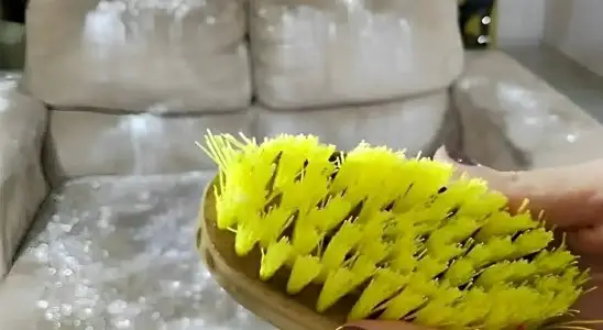 Como limpar sofá e ter resultado profissional com ingredientes que você tem em casa 3 como limpar sofá