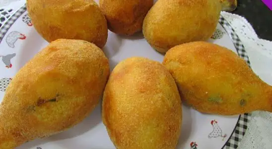 Coxa de frango empanada ou coxa creme deliciosa e perfeita para o lanche 3 coxa de frango empanada