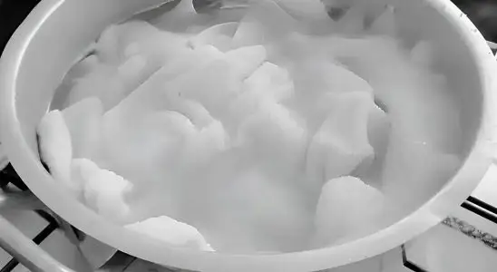 Dica caseira para tirar o amarelado das roupas brancas sem fazer esforço com apenas 2 ingredientes 3 dica caseira para tirar o amarelado das roupas brancas