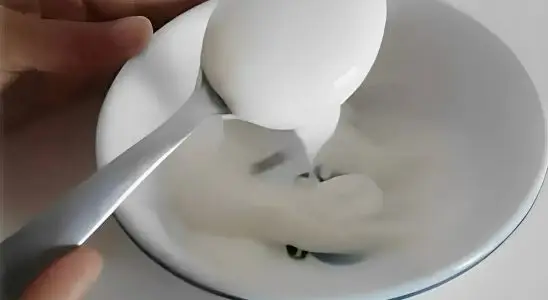 Lustra móveis caseiro feito com 2 ingredientes para deixar seus móveis brilhando sem gastar muito 1 lustra móveis caseiro