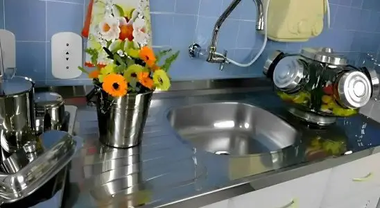 Misturinha caseira para dar brilho em pias de inox sem fazer esforço 1 misturinha caseira para dar brilho em pias