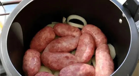 Linguiça assada na panela de pressão muito saborosa e fica pronta rapidinho 1 linguiça assada