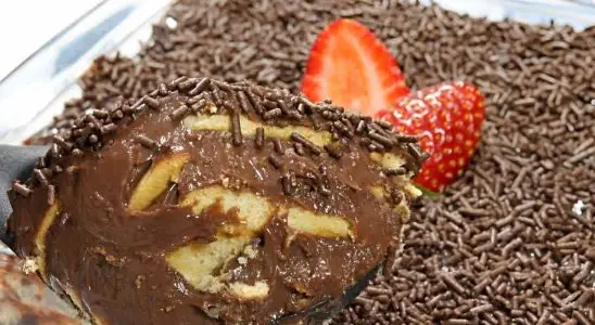 Pavê de brigadeiro cremoso delicioso e feito com poucos ingredientes 4 pavê de brigadeiro