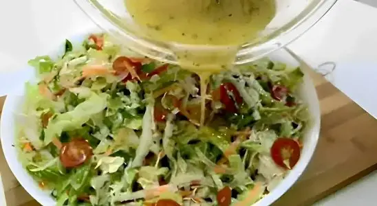 Salada simples e fácil de fazer para a entrada da sua refeição 1 salada simples