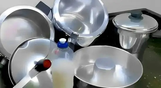 Para deixar suas panelas brilhando para o almoço de natal com essa limpa alumínio caseiro 1 limpa alumínio caseiro