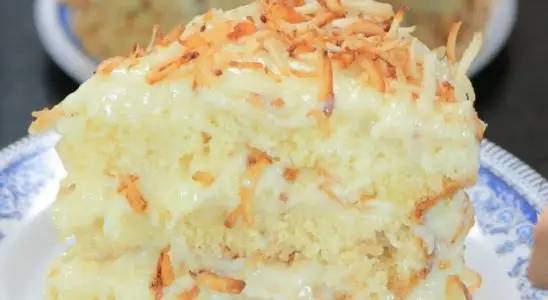 O bolo cocada é o bolo que conquista todo mundo que experimenta não dá para comer 1 pedaço só 4 bolo cocada