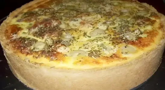 Quiche de frango com palmito a massa é tão gostosa que derrete na boca e o recheio fica super saboroso 3 quiche de frango