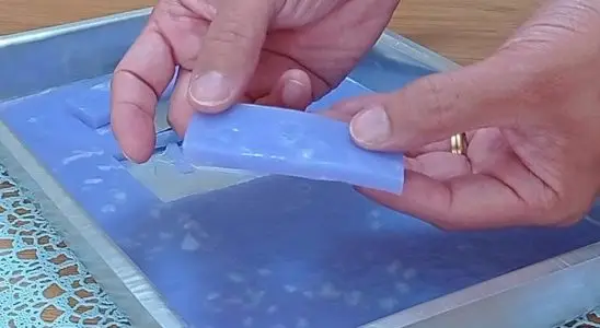 Aprenda como fazer pastilha sanitária caseira para deixar seu banheiro limpo gastando pouco 1 pastilha sanitária caseira