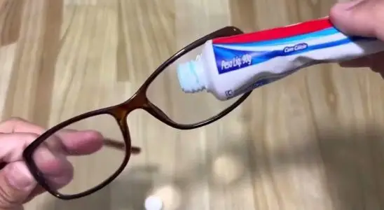 Dica para limpar óculos e remover aquelas manchas tão dificeis de sair 4 dica para limpar óculos