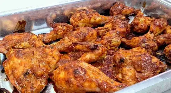 Frango ao forno que não seca e fica bem suculento para seu almoço de domingo 4 frango ao forno