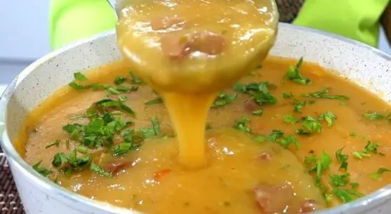 Caldo de mandioca com poucos ingredientes e fica super saboroso 1 caldo de mandioca