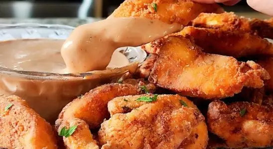 Receita de frango frito perfeito e um molho especial para acompanhar 1 frango frito