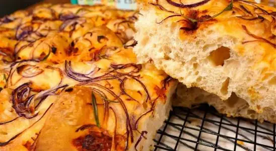 Receita de focaccia tão gostosa e fácil que você vai querer fazer toda semana 1 receita de focaccia