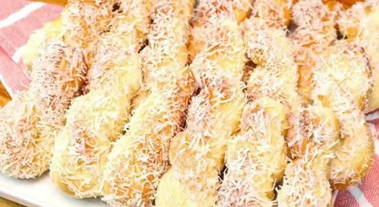 Essas rosquinhas de coco são de uma receita que aprendi com a minha avó e fica uma delícia 4 rosquinhas de coco