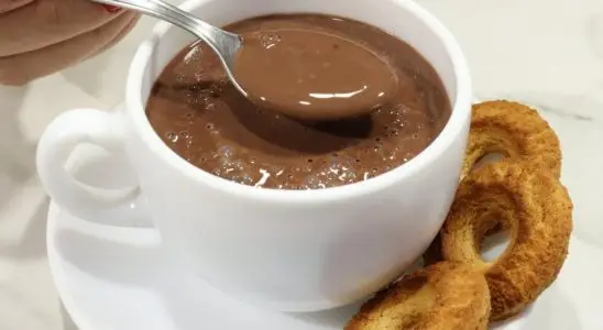 A melhor receita de chocolate quente cremoso para tomar no lanche da tarde 2 chocolate quente cremoso