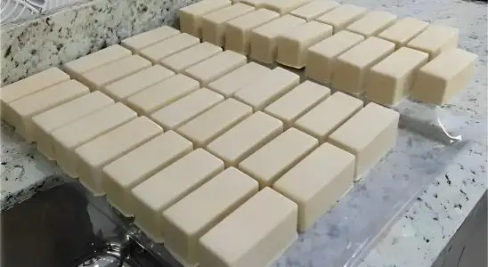 Faça um sabão caseiro em barra que rende bastante gastando bem pouco 1 sabão caseiro em barra