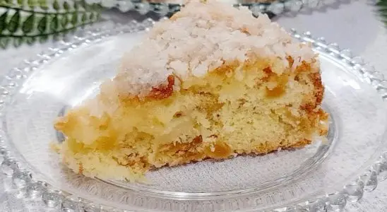 Bolo de abacaxi com coco molhadinho parece bolo de casamento de antigamente 2 bolo de abacaxi com coco