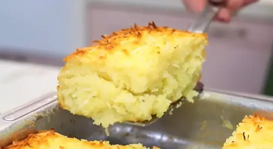 O melhor bolo de mandioca de todos fica cremoso e molhadinho 2 bolo de mandioca