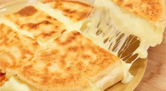 Pãozinho de frigideira recheado e delicioso que fica pronto em poucos minutos 3 pãozinho de frigideira