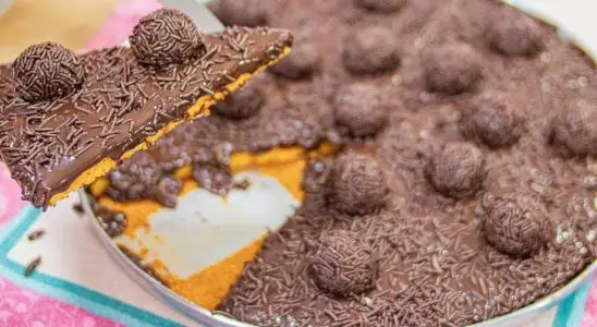 Pizza bolo de cenoura que vai surpreender todo mundo na sua casa 4 pizza bolo de cenoura