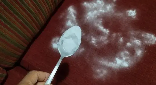 Como limpar sofá manchado: não precisa levar no quintal para lavar 4 como limpar sofá manchado