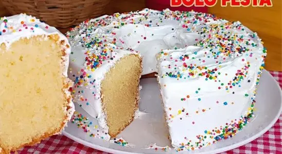 Bolo de festa simples: fofinho e gostoso igual aniversário de antigamente 4 bolo de festa simples