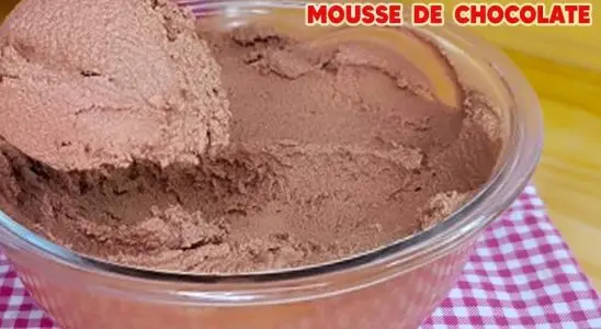 Mousse de chocolate aerado: serve para rechear ou bolos ou comer de sobremesa mesmo 3 mousse de chocolate aerado