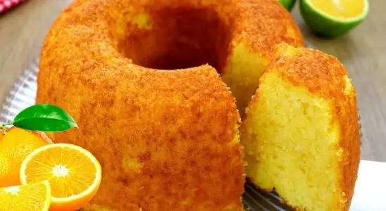 Bolo de laranja tradicional com 2 ovos e 2 laranjas que fica uma delícia 2 bolo de laranja
