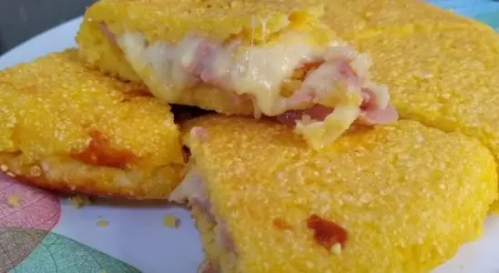 Cuscuz de frigideira recheado: serve bem você e sua família em qualquer refeição 2 cuscuz de frigideira