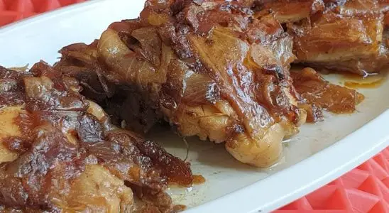 Frango assado na panela de pressão: essa é a receita mais suculenta e saborosa que já vi 1 frango assado na panela de pressão