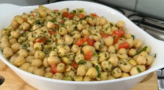 Receita de salada de grão-de-bico para o almoço domingo saborosa e bem temperada 4 salada de grão de bico