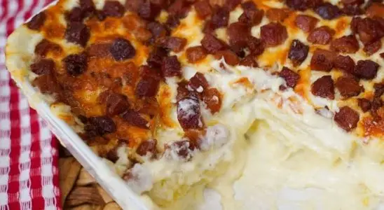 Batata gratinada com bacon: um prato simples e super saboroso para o seu fim de semana 1 batata gratinada com bacon