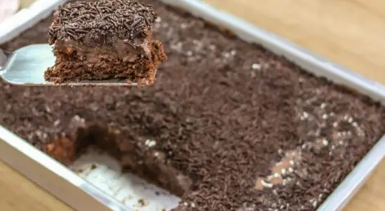 Esse bolo gelado de chocolate é tão gostoso que serve até como sobremesa de domingo 2 bolo gelado de chocolate