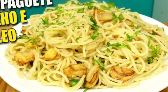Como fazer espaguete alho e óleo que não gruda e fica igual de restaurante 1 espaguete alho e óleo