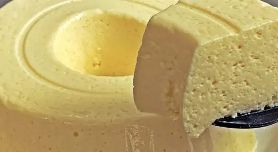 Flan de maracujá cremoso e aerado feito com apenas 3 ingredientes 1 flan de maracujá