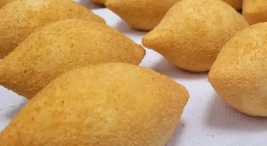Massa de mandioca para coxinha: com um segredinho para não enxarcar de óleo 2 massa de mandioca para coxinha