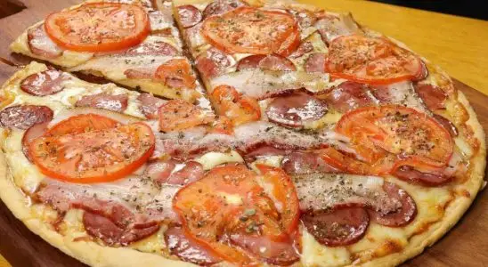 Massa de pizza com creme de leite: dá certo com qualquer recheio e não resseca quando assa 2 massa de pizza com creme de leite
