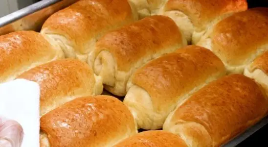 Pão caseiro fofinho de padaria muito gostoso para você fazer no café da manhã 2 pão caseiro fofinho