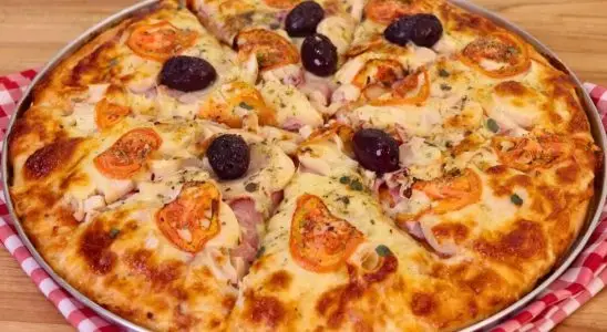 Aprendi com um um pizzaiolo profissional como fazer a melhor pizza caseira de todas 2 pizza caseira
