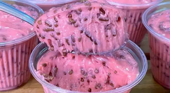 Sobremesa de 4 ingredientes no copinho: tão fácil que até criança consegue fazer 3 sobremesa de 4 ingredientes