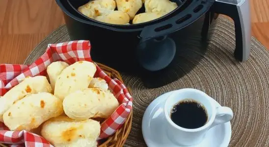Receita de biscoito de polvilho na air fryer para comer um cafezinho agora de manhã 4 biscoito de polvilho na air fryer