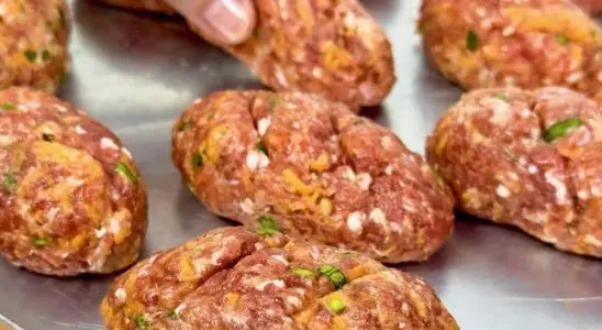 Bolinho de carne gostoso e fácil que nem esse fica ótimo no seu lanche ou até mesmo no jantar 2 bolinho de carne