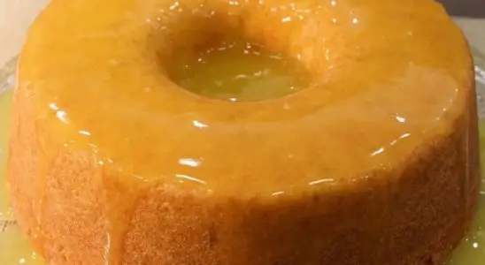 Bolo de laranja fofinho e molhadinho com uma calda deliciosa e fácil de fazer 4 bolo de laranja fofinho
