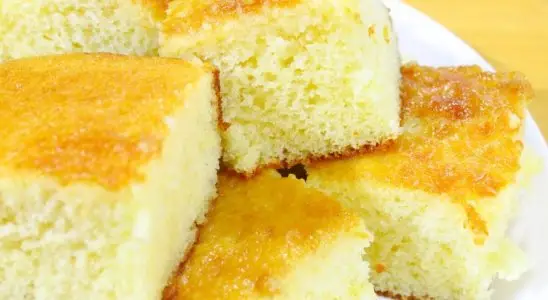 Bolo de leite moça bem fofinho e molhadinho por cima para o lanche da tarde 1 bolo de leite moça