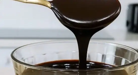 Receita de cobertura de chocolate muito cremosa e fácil de fazer 2 cobertura de chocolate