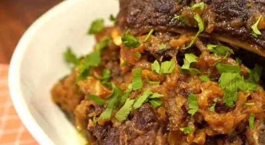Costela de panela muito suculenta que sai desmanchando e soltando do osso 1 costela de panela