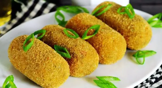 Croquete de carne moída com casquinha crocante igual porção de lanchonete 1 croquete de carne moída
