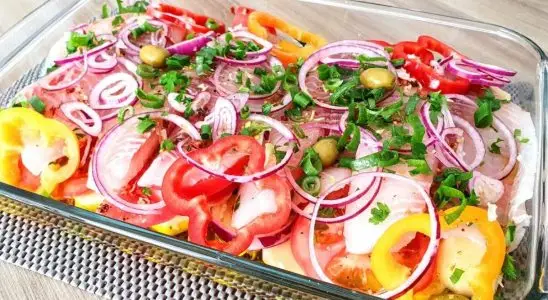 Filé de peixe assado completo e com tempero na medida certa 1 filé de peixe assado